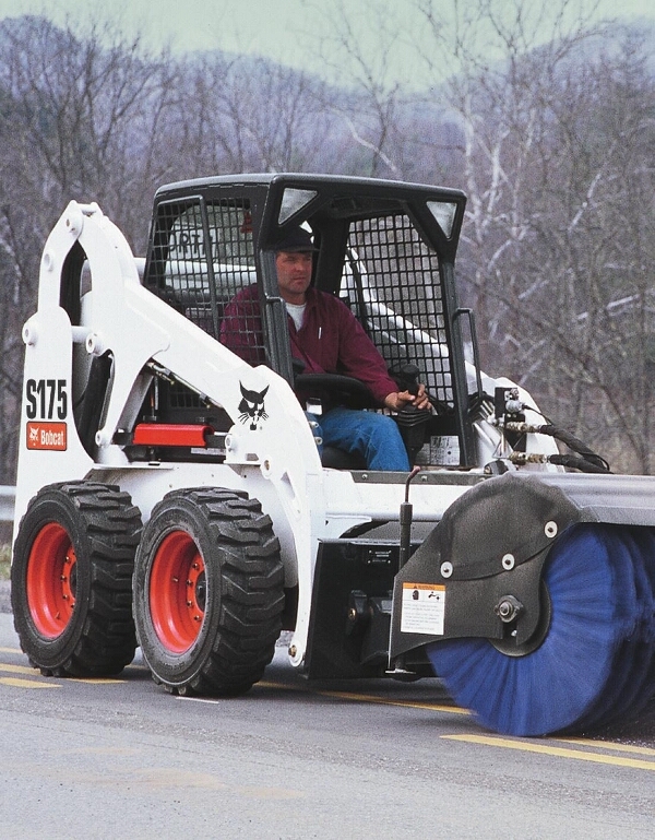 bobcat-s157h_snow